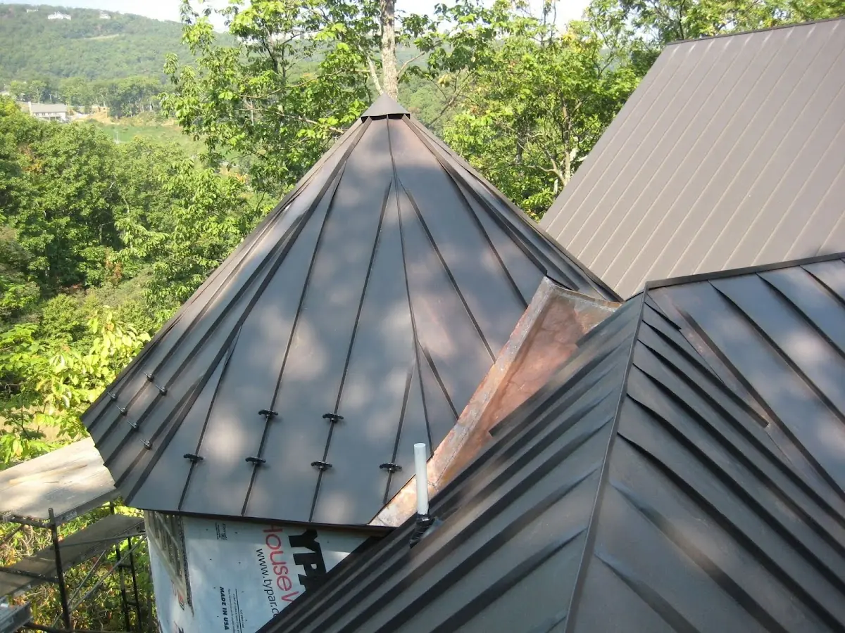 Professional Roof Tarp Installation by Craftsman Roofing in Woodfield